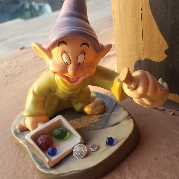 Walt Disney Classics Collection Dopey "We Pick Up Everything In Sight" -Retired - Picture 3 of 11